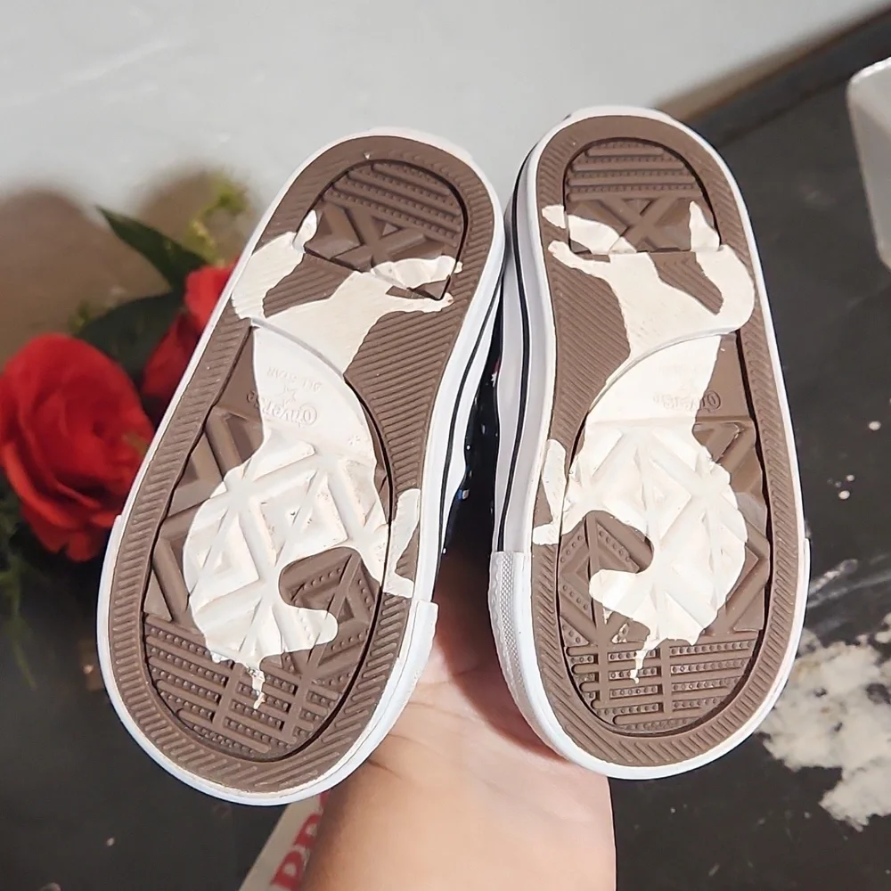 CONVERSE Chuck Taylor Unicorn Sneaker 5M Toddler